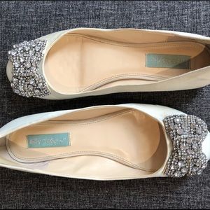Betsey Johnson satin ballet flat w/rhinestone bows